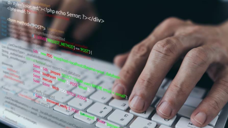 邢台小程序定制开发公司视角下SQL与T-SQL的差异化应用解析
